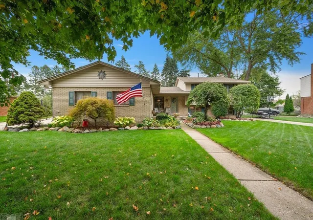 Photo 2 of Single family home for sale at 35772 Hilton Dr, Clinton Township, MI 48035 | MLS# 58050223812 | Listing updated on 2026-10-16