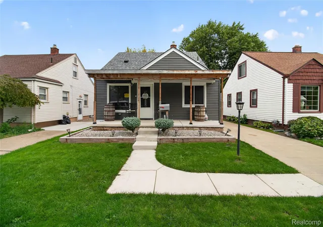 Photo 3 of Single family home for sale at 14924 Euclid Ave, Allen Park, MI 48101 | MLS# 20261080223 | Listing updated on 2026-10-17