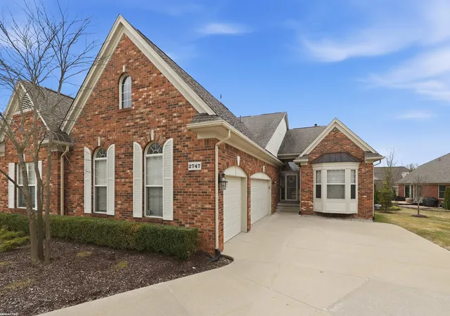 Photo 1 of Condo for sale at 2747 Castlemartin Ct, Oakland Township, MI 48306 | MLS# 58050223814 | Listing updated on 2026-10-16