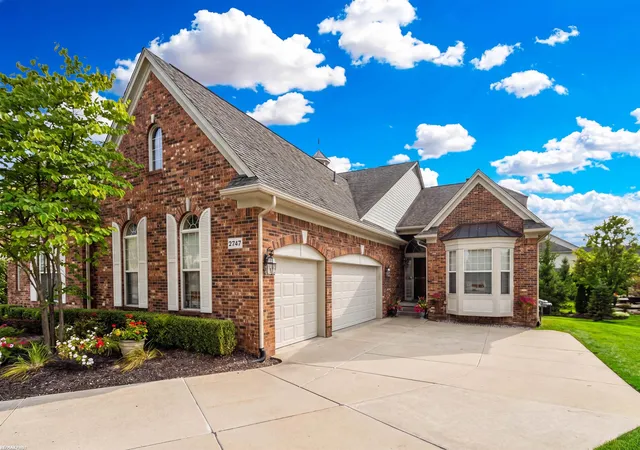 Photo 2 of Condo for sale at 2747 Castlemartin Ct, Oakland Township, MI 48306 | MLS# 58050223814 | Listing updated on 2026-10-16