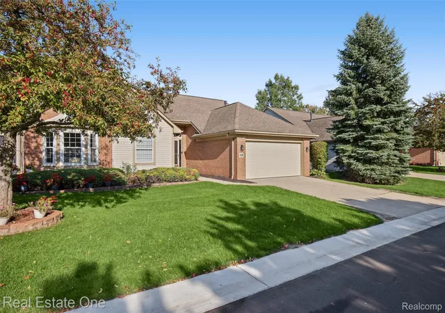 Photo 2 of Condo for sale at 106 Shore Brk Ln #31, Walled Lake, MI 48390 | MLS# 20261080229 | Listing updated on 2026-10-18