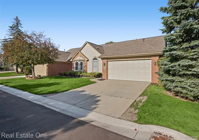 Photo 3 of Condo for sale at 106 Shore Brk Ln #31, Walled Lake, MI 48390 | MLS# 20261080229 | Listing updated on 2026-10-18
