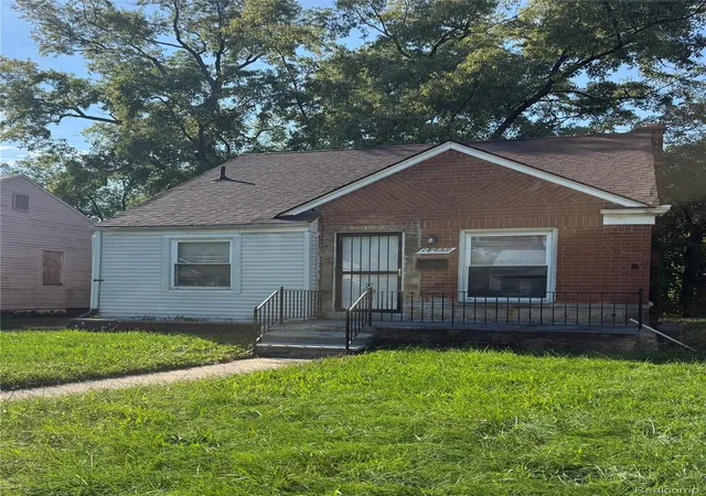 Photo 2 of Single family home for sale at 18659 Shaftsbury Ave, Detroit, MI 48219 | MLS# 20261080241 | Listing updated on 2026-10-12