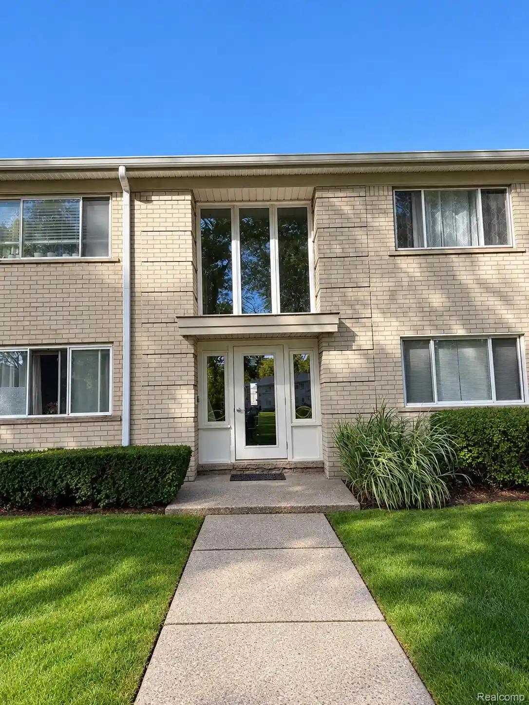 Listing Photo 2 - Condo for sale in 4113 Telegraph Rd located at 4113 Telegraph Rd, Bloomfield Hills, MI 48302 - Unit #216