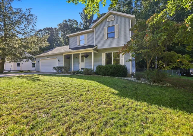 Photo 2 of Single family home for sale at 15362 Arborwood Dr, Grand Haven, MI 49417 | MLS# 65026052853 | Listing updated on 2026-10-16