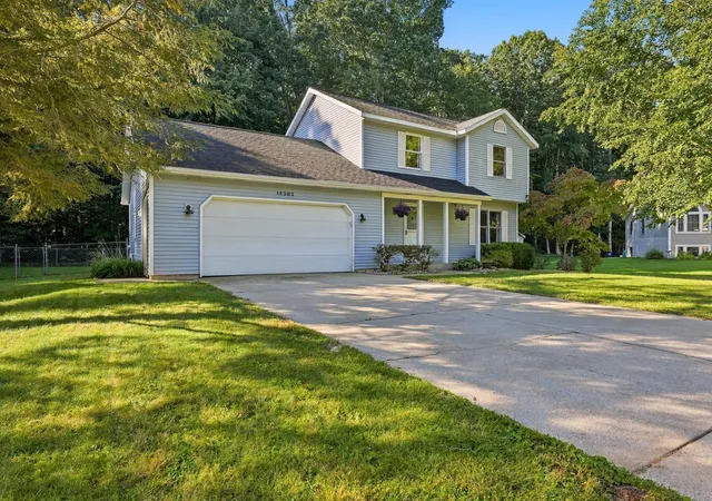 Photo 3 of Single family home for sale at 15362 Arborwood Dr, Grand Haven, MI 49417 | MLS# 65026052853 | Listing updated on 2026-10-16