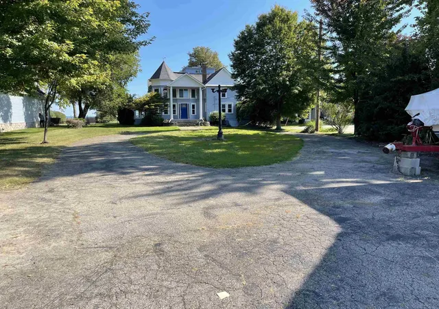 Photo 1 of Single family home for sale at 33518 Jefferson Ave, Saint Clair Shores, MI 48082 | MLS# 58050223816 | Listing updated on 2026-10-05