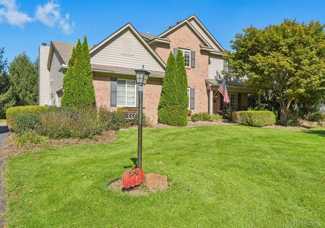 Photo 2 of Single family home for sale at 337 Ml Pond Ln, Milford, MI 48381 | MLS# 20261080254 | Listing updated on 2026-10-19