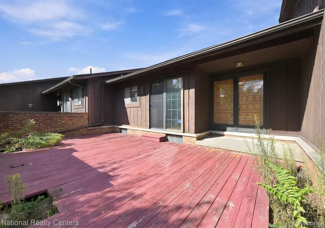 Photo 2 of Condo for sale at 27332 Collingwood Dr, Southfield, MI 48033 | MLS# 20261080257 | Listing updated on 2026-10-14