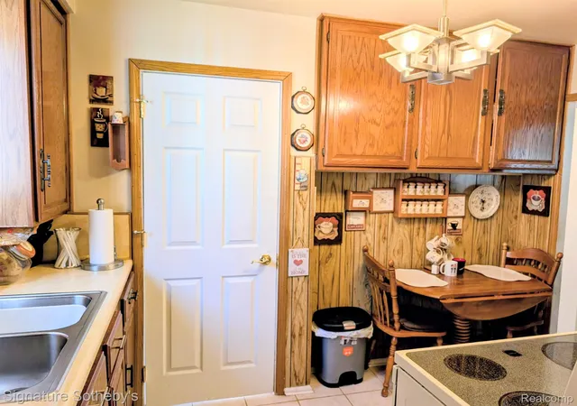 Photo 4 of Single family home for sale at 17268 Sunderland Rd, Detroit, MI 48219 | MLS# 20261080265 | Listing updated on 2026-10-06
