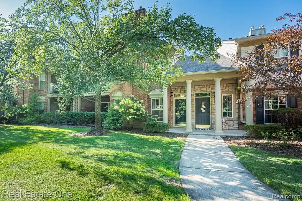Listing Photo 2 - Condo for sale in 3491 Tremonte Cir S located at 3491 Tremonte Cir S, Rochester, MI 48306 - Unit 3491 Tremonte Cir S