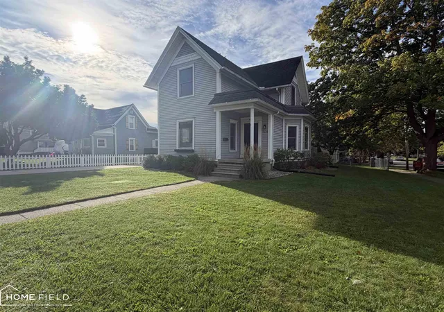 Photo 1 of Sale Pending at 704 E Oliver St, Owosso, MI 48867 | MLS# 60050223833 | Listing updated on 2026-10-17