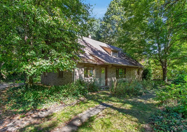 Photo 1 of Single family home for sale at 3055 Pipestone Rd, Benton Harbor, MI 49022 | MLS# 69026052883 | Listing updated on 2026-10-05
