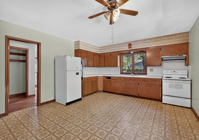 Photo 2 of Single family home for sale at 3055 Pipestone Rd, Benton Harbor, MI 49022 | MLS# 69026052883 | Listing updated on 2026-10-05