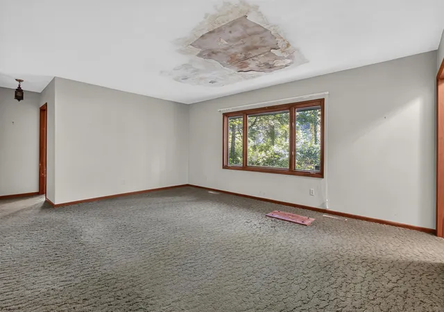 Photo 3 of Single family home for sale at 3055 Pipestone Rd, Benton Harbor, MI 49022 | MLS# 69026052883 | Listing updated on 2026-10-05