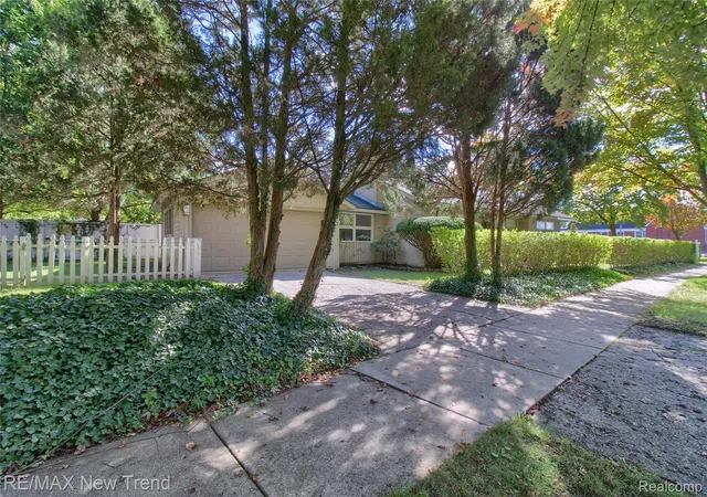 Photo 2 of Single family home for sale at 1823 Bradford Rd, Birmingham, MI 48009 | MLS# 20261080314 | Listing updated on 2026-10-09