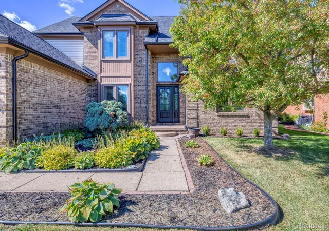 Photo 3 of Single family home for sale at 51541 Pinewood Dr, Macomb, MI 48042 | MLS# 20261080316 | Listing updated on 2026-10-12