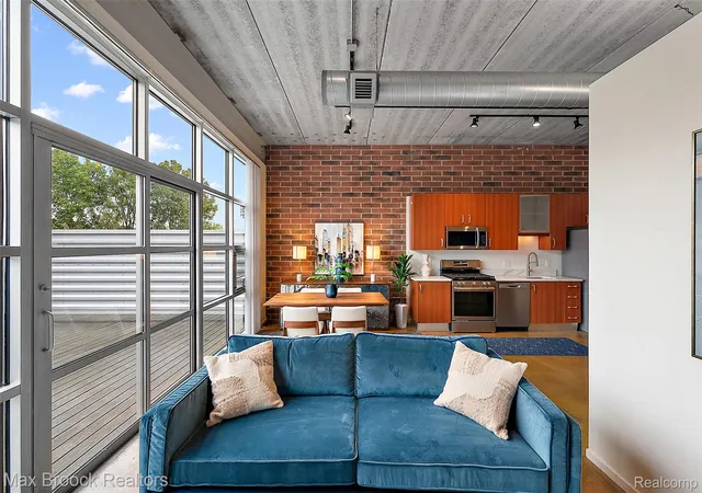 Photo 2 of Condo for sale at 333 E Parent Ave #19, Royal Oak, MI 48067 | MLS# 20261080326 | Listing updated on 2026-10-17