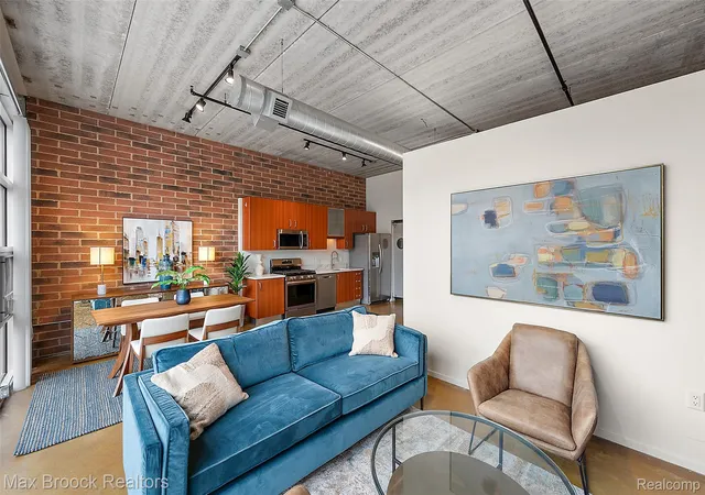 Photo 3 of Condo for sale at 333 E Parent Ave #19, Royal Oak, MI 48067 | MLS# 20261080326 | Listing updated on 2026-10-17