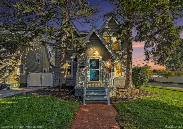 Photo 1 of Single family home for sale at 1118 Oxford Rd, Berkley, MI 48072 | MLS# 20261080328 | Listing updated on 2026-10-15