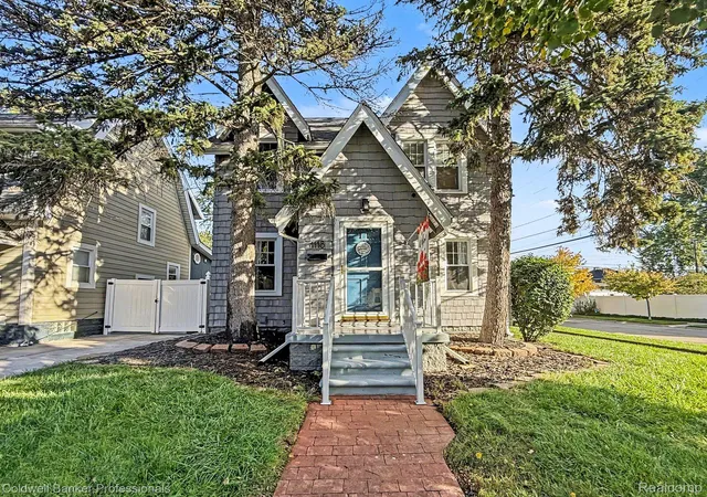 Photo 2 of Single family home for sale at 1118 Oxford Rd, Berkley, MI 48072 | MLS# 20261080328 | Listing updated on 2026-10-15