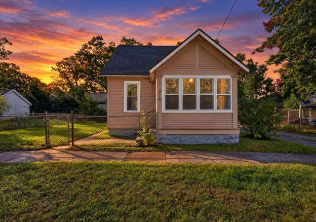 Photo 1 of Single family home for sale at 379 E Dale Ave, Muskegon, MI 49442 | MLS# 65026052897 | Listing updated on 2026-10-26
