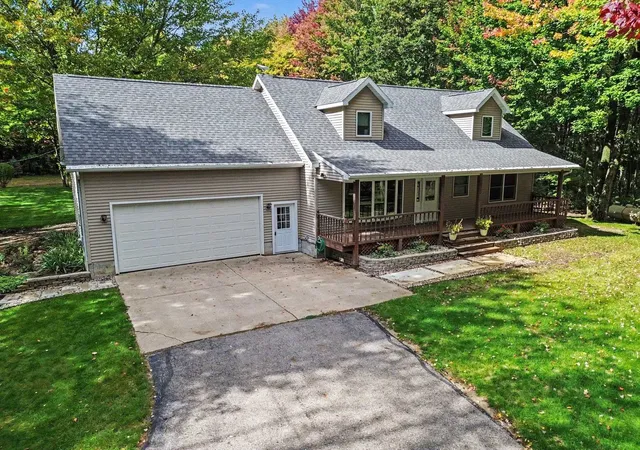 Photo 1 of Single family home for sale at 3722 S Alamando Rd, Saint Louis, MI 48880 | MLS# 79080074232 | Listing updated on 2026-10-08