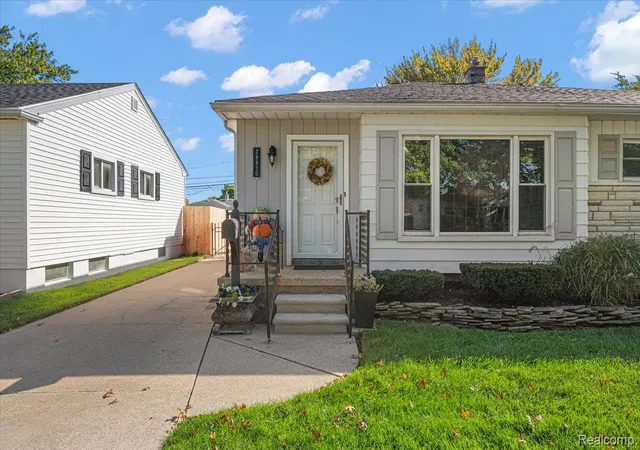 Photo 2 of Single family home for sale at 29910 Rosemont St, Roseville, MI 48066 | MLS# 20261080342 | Listing updated on 2026-10-19
