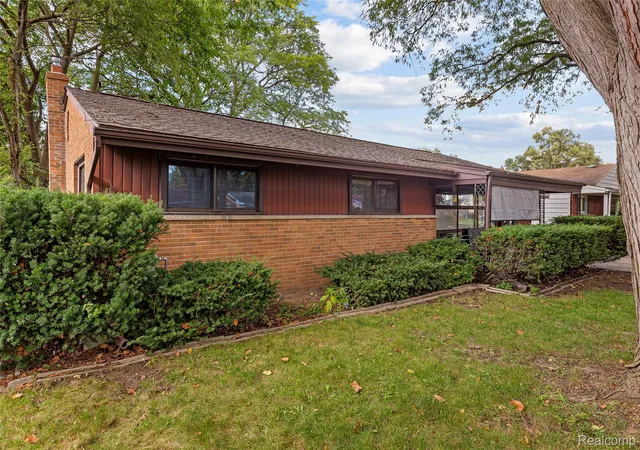 Photo 2 of Single family home for sale at 32149 Saint Annes Dr, Warren, MI 48092 | MLS# 20261080353 | Listing updated on 2026-10-17