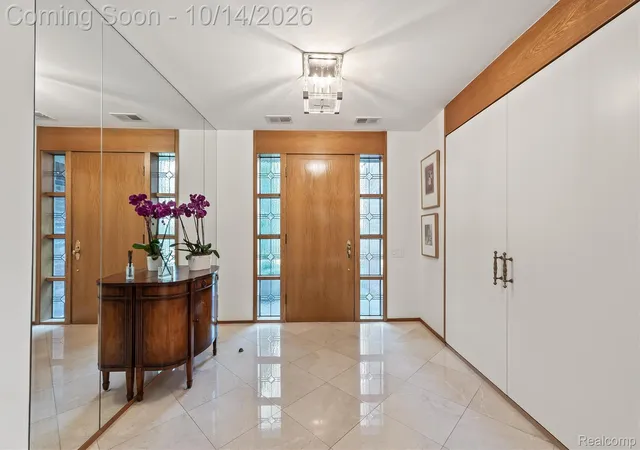 Photo 2 of Condo for sale at 89 Barden Ct, Bloomfield Hills, MI 48304 | MLS# 20261080362 | Listing updated on 2026-10-14