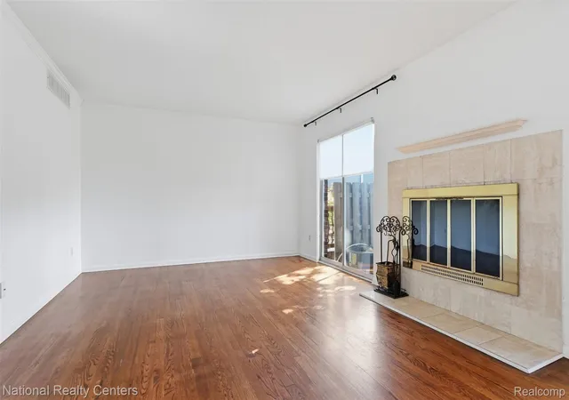 Listing Photo 4 - Condo for sale in building located at 2798 Page Ave, Ann Arbor, MI 48104