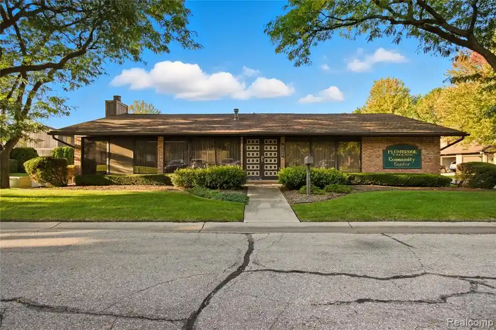 Listing Photo 47 - Condo for sale in 37244 Clubhouse Dr located at 37244 Clubhouse Dr, Sterling Heights, MI 48312 - Unit 37244 Clubhouse Dr
