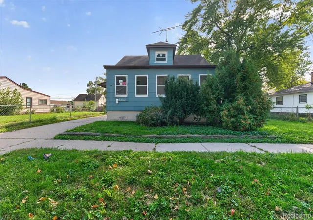 Photo 3 of Single family home for sale at 8282 Maxwell Ave, Warren, MI 48089 | MLS# 20261080376 | Listing updated on 2026-10-12
