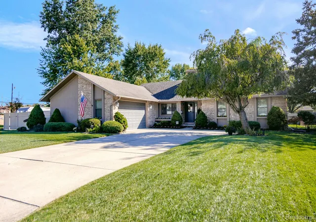 Photo 1 of Sale Pending at 31780 Schoolcraft, Fraser, MI 48026 | MLS# 20261080383 | Listing updated on 2026-10-13