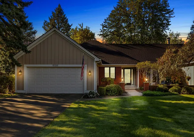 Listing Photo 4 - Condo for sale in building located at 5126 S Quail Crest Dr SE, Grand Rapids, MI 49546