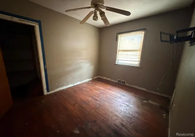 Photo 15 of Single family home for sale at 130 Clemens St, Mount Clemens, MI 48043 | MLS# 20261080412 | Listing updated on 2026-10-19