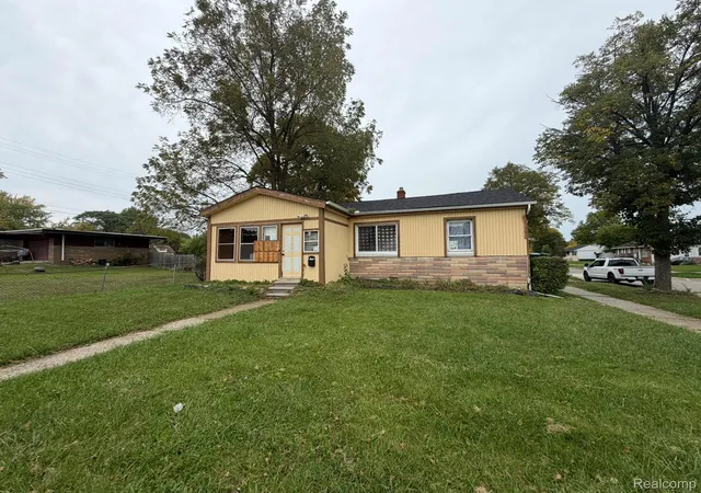 Photo 2 of Single family home for sale at 130 Clemens St, Mount Clemens, MI 48043 | MLS# 20261080412 | Listing updated on 2026-10-19
