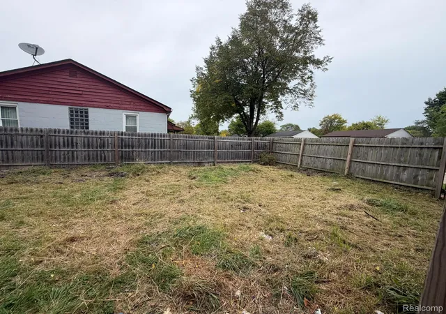 Photo 3 of Single family home for sale at 130 Clemens St, Mount Clemens, MI 48043 | MLS# 20261080412 | Listing updated on 2026-10-19