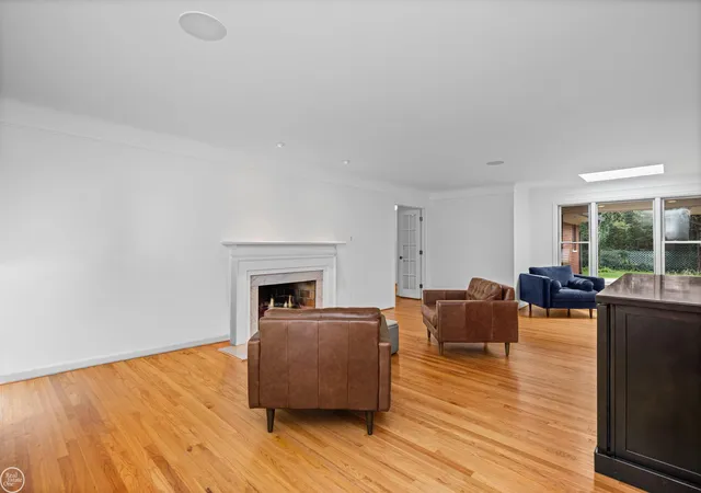 Photo 3 of Single family home for sale at 727 N Renaud Rd, Grosse Pointe Woods, MI 48236 | MLS# 58050223857 | Listing updated on 2026-10-16