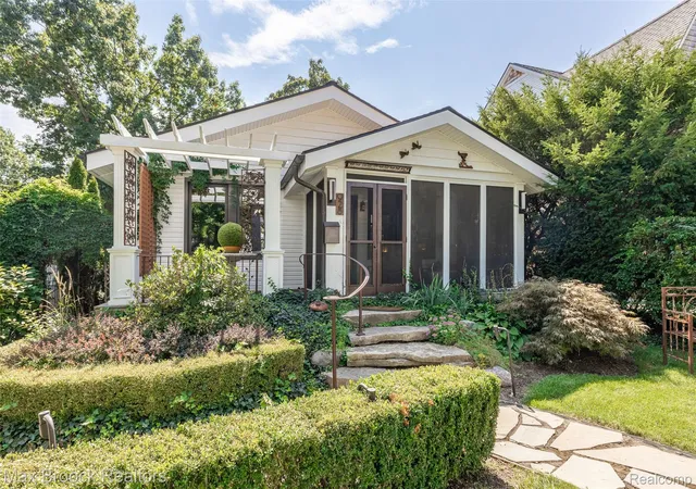 Photo 1 of Sale Pending at 928 Oakland Ave, Birmingham, MI 48009 | MLS# 20261080419 | Listing updated on 2026-10-13