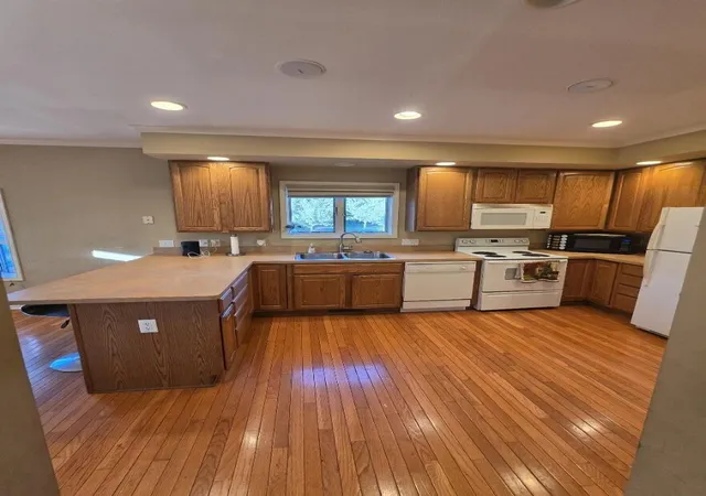 Photo 3 of Condo for sale at 1119 N Fairway Dr, Pontiac, MI 48340 | MLS# 81026052938 | Listing updated on 2026-10-22