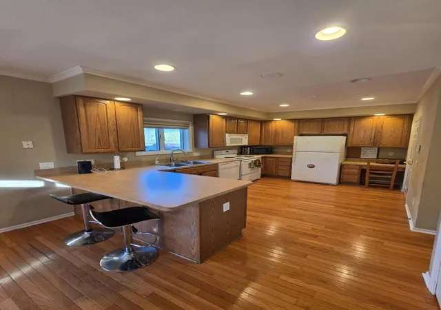 Listing Photo 4 - Condo for sale in building located at 1119 N Fairway Dr, Pontiac, MI 48340