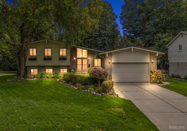 Photo 1 of Single family home for sale at 3588 Scott Dr, Troy, MI 48084 | MLS# 20261080421 | Listing updated on 2026-10-20