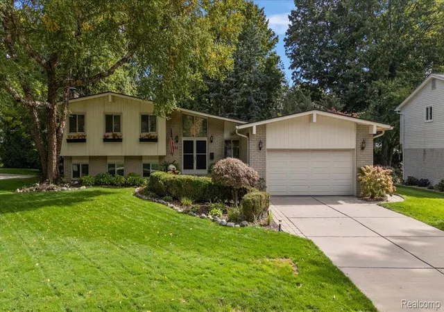 Photo 2 of Single family home for sale at 3588 Scott Dr, Troy, MI 48084 | MLS# 20261080421 | Listing updated on 2026-10-20