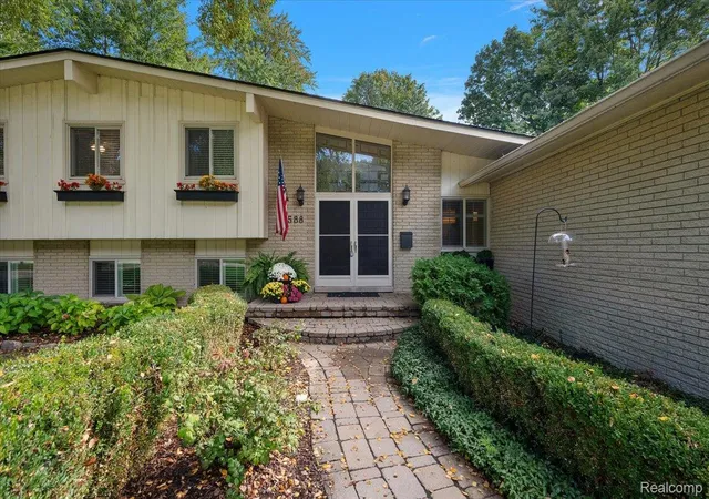Photo 3 of Single family home for sale at 3588 Scott Dr, Troy, MI 48084 | MLS# 20261080421 | Listing updated on 2026-10-20