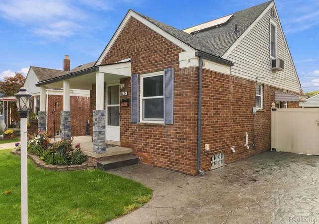 Photo 3 of Single family home for sale at 9864 Niver Ave, Allen Park, MI 48101 | MLS# 20261080426 | Listing updated on 2026-10-19