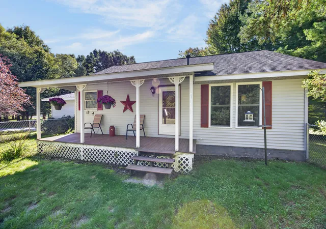 Photo 2 of Single family home for sale at 913 E High St, Greenville, MI 48838 | MLS# 72026052949 | Listing updated on 2026-10-06