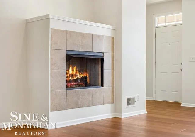 Listing Photo 5 - Condo for sale in building located at 3251 Camden Dr, Troy, MI 48084