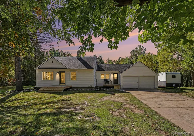 Photo 1 of Single family home for sale at 160 Collier Rd, Auburn Hills, MI 48326 | MLS# 20261080500 | Listing updated on 2026-10-15