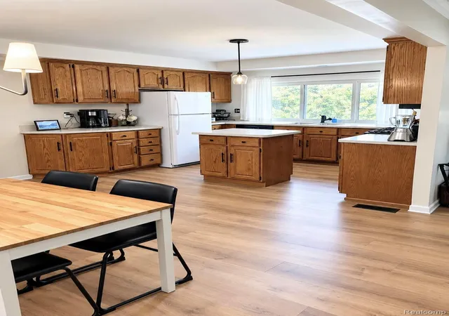 Photo 3 of Single family home for sale at 820 Huntsford Dr, Troy, MI 48084 | MLS# 20261080508 | Listing updated on 2026-10-06